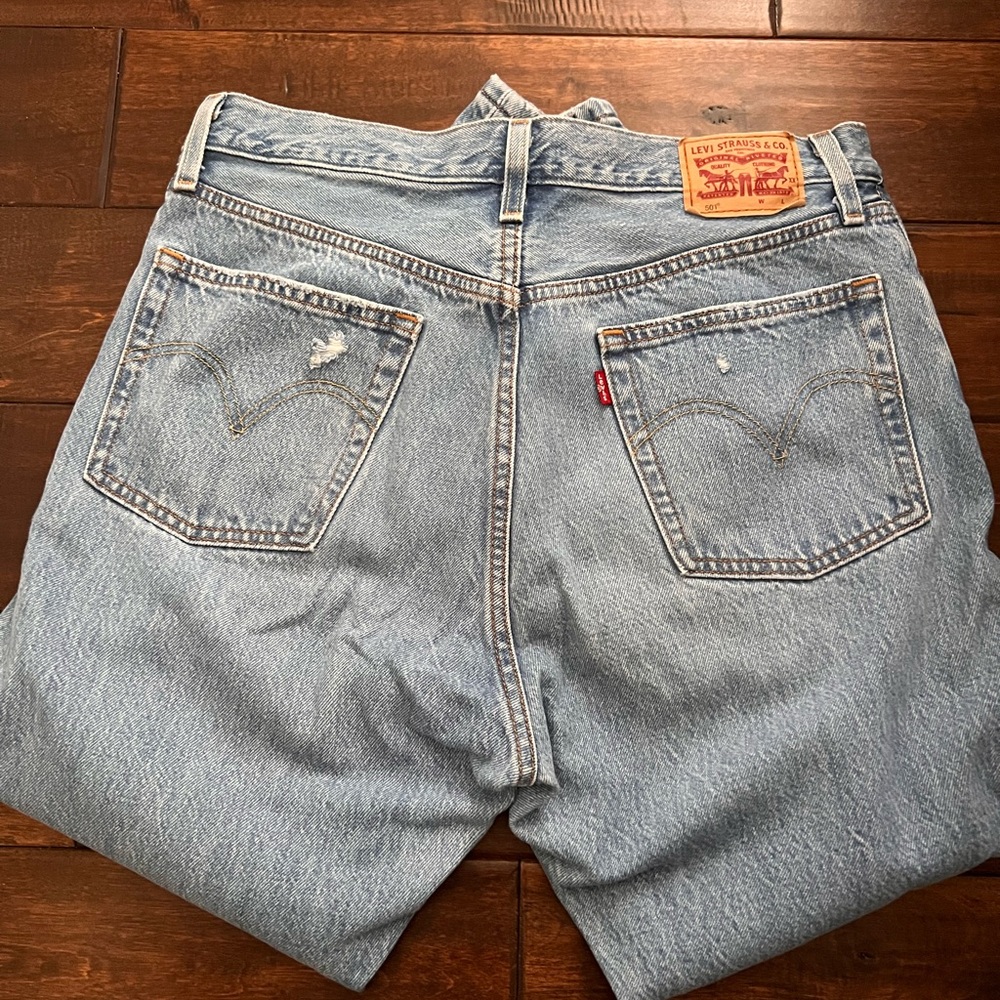 Levi's Women's Light Blue Cropped Jeans